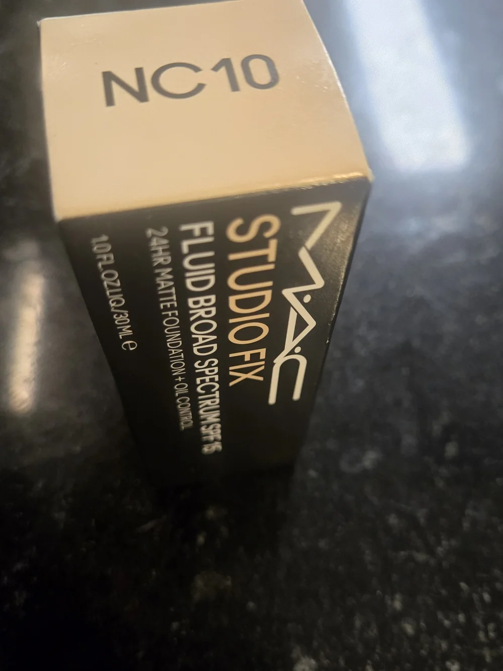 MAC Studio Fix Fluid Broad Spectrum SPF 15 Foundation - NC10